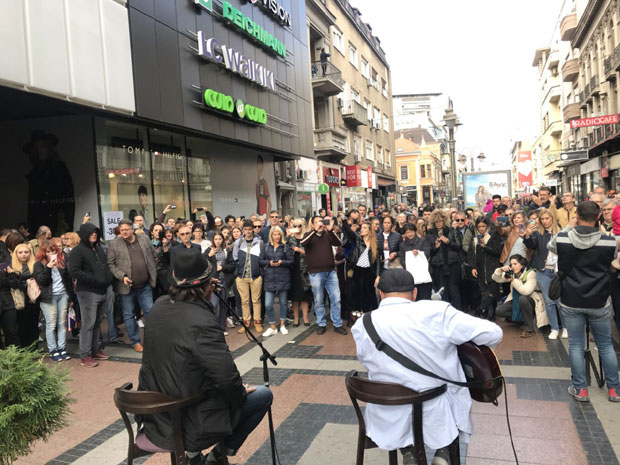 Галија на улици засвирала